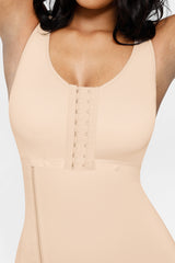 KOMBINEZON Z SUWAKIEM MA REGULACJĘ NA BIUŚCIE