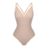 BODY STRINGI SĄ MOCNO WYCIĘTE