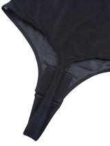 Body Lace jest łatwe do zakładania i zdejmowania.