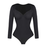 Body modelujące Jackie posiada mocniej wycięty dekolt w kształcie serca.