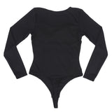 Góra body Jackie wyprofilowana jest tak, aby bez problemu można było założyć body bez biustonosza.