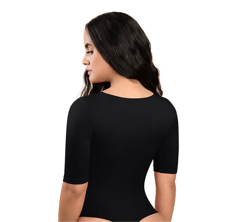 Body modelujące z wycięciem